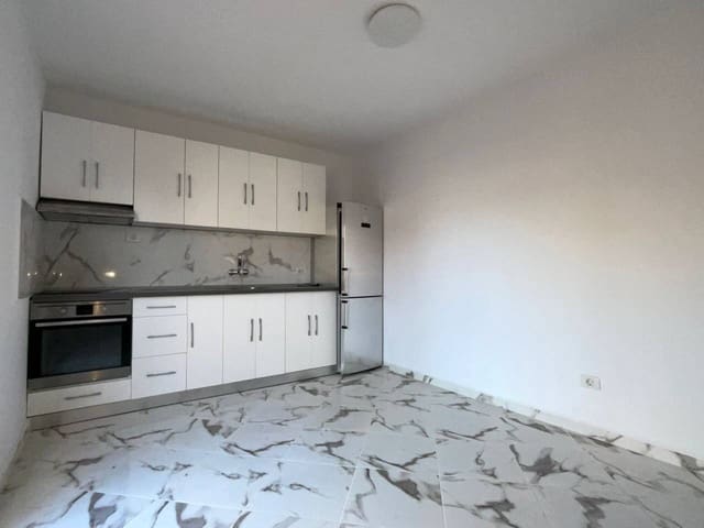 Piso de 2 habitaciones en Arona en venta - 137.000 € (Ref: 9401615)