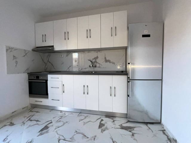 Piso de 2 habitaciones en Arona en venta - 137.000 € (Ref: 9401615)