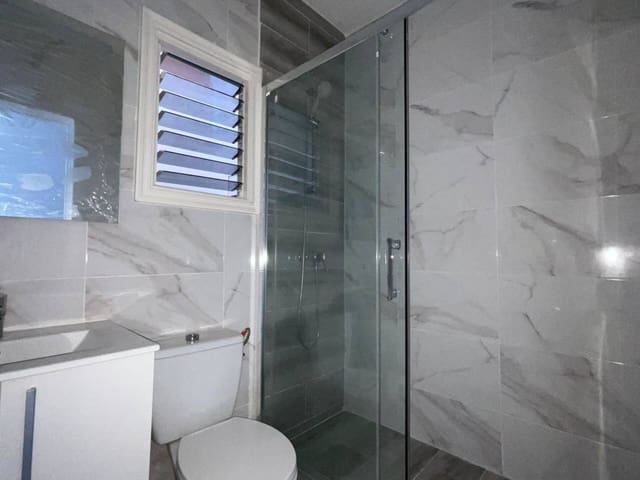 Piso de 2 habitaciones en Arona en venta - 137.000 € (Ref: 9401615)