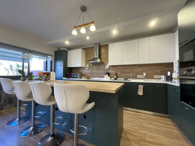 3 bedroom Townhouse for sale in Adeje with pool garage - € 575,000 (Ref: 9402750)