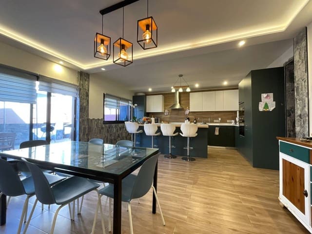 3 bedroom Townhouse for sale in Adeje with pool garage - € 575,000 (Ref: 9402750)