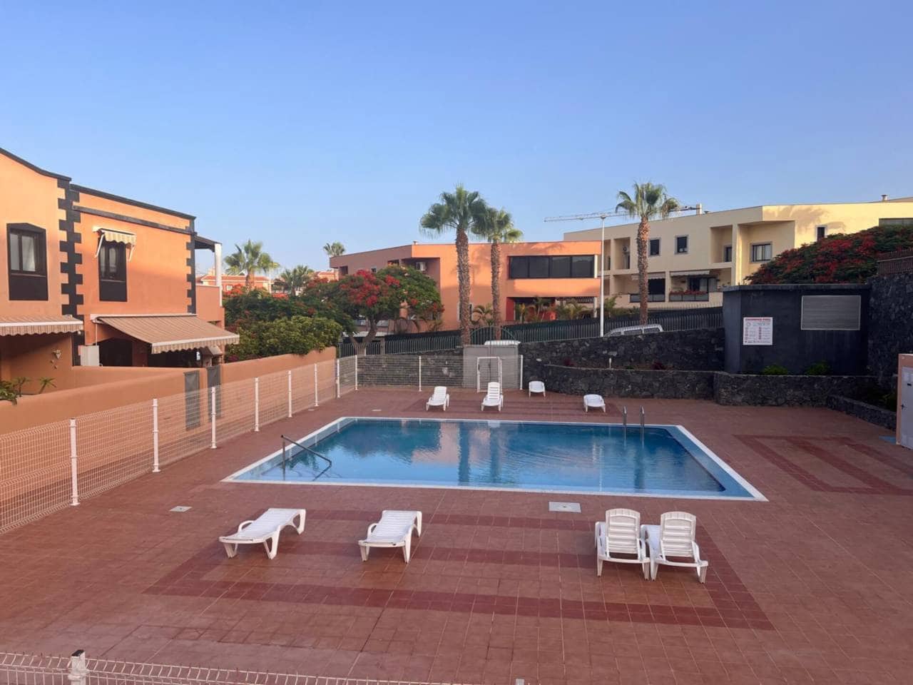 3 soverom Hus til salgs i Adeje med svømmebasseng garasje - € 575 000 (Ref: 9402750)