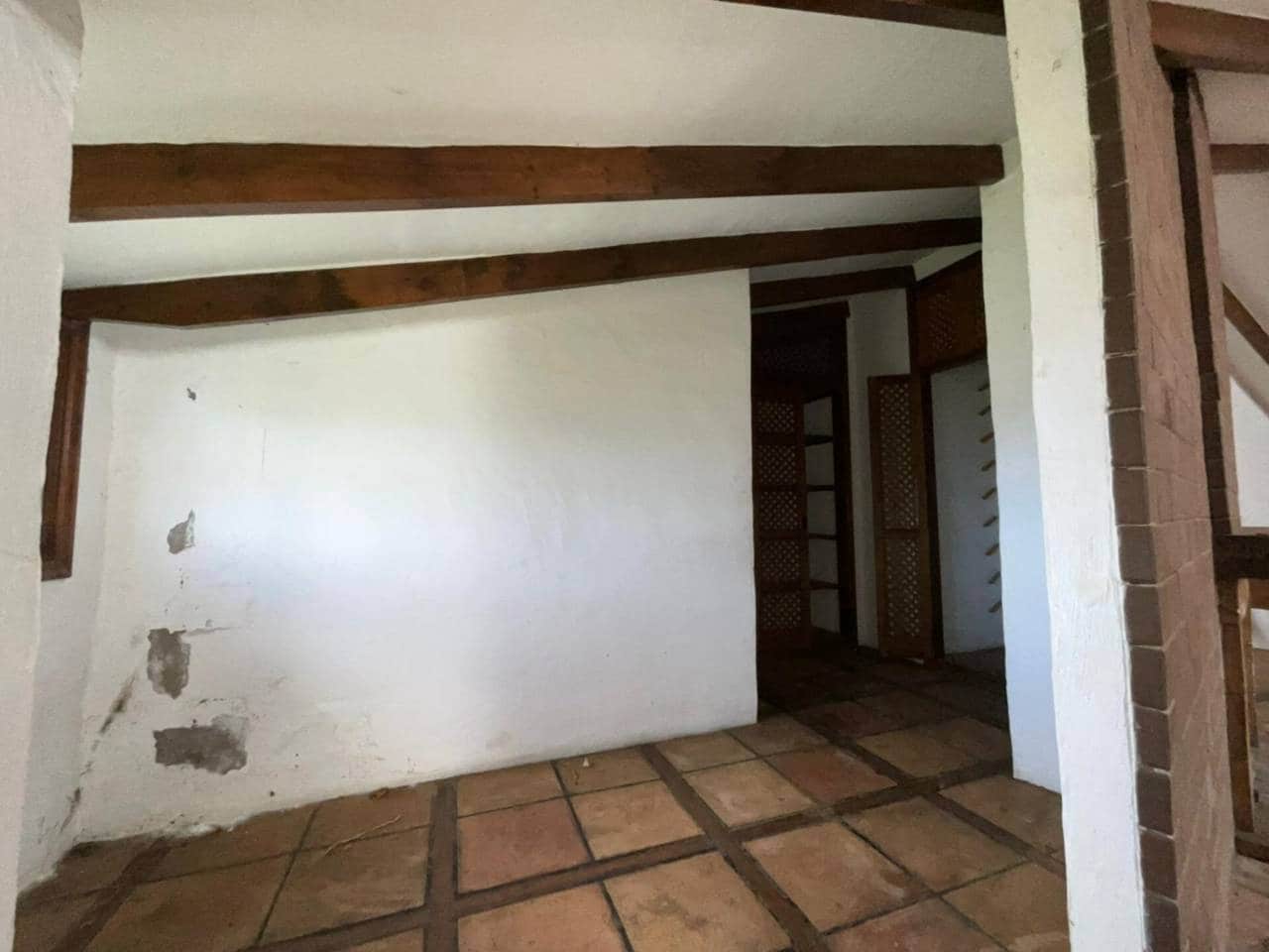 3 bedroom Villa for sale in Los Llanos de Aridane with garage - € 380,000 (Ref: 9460930)