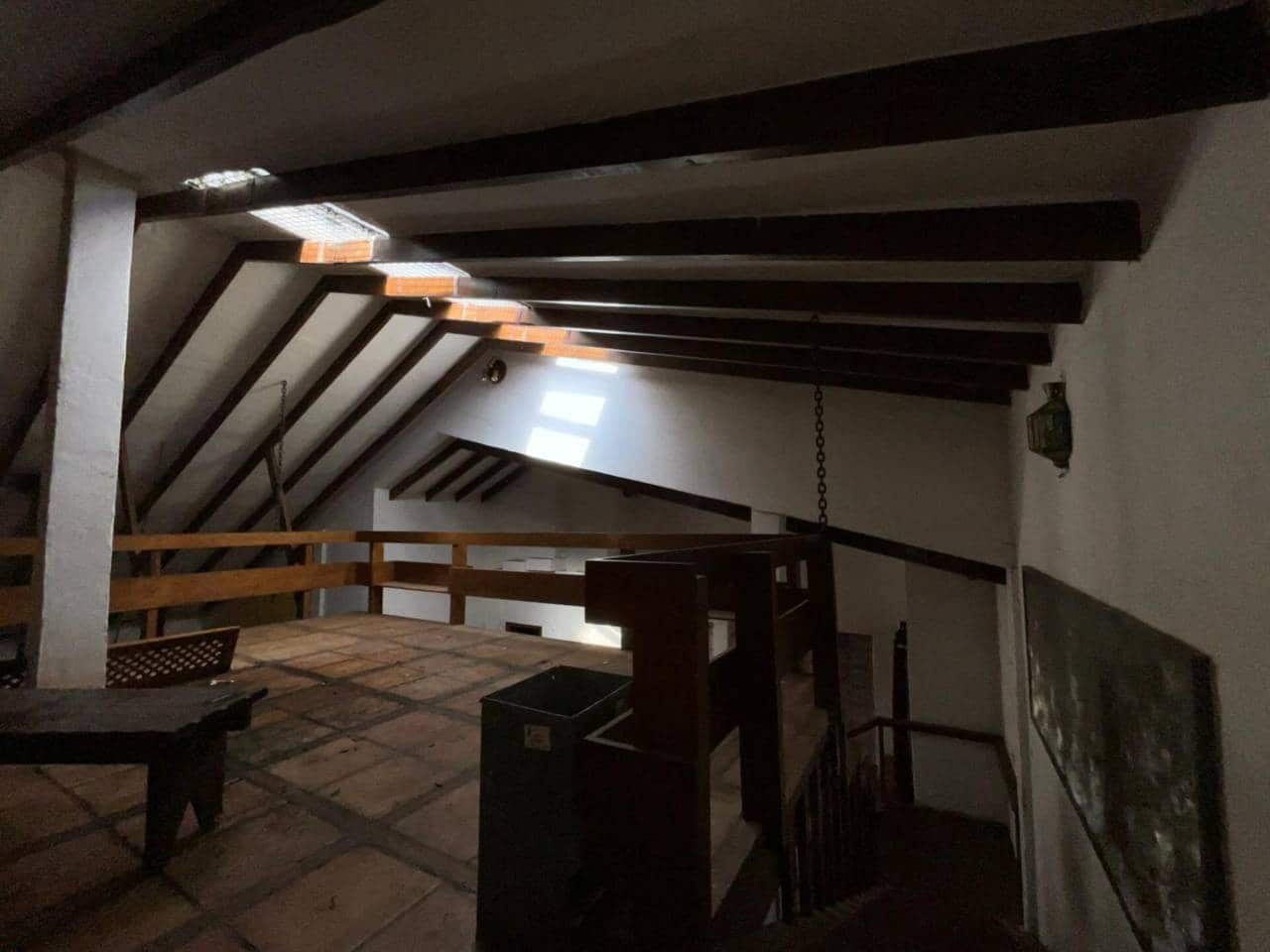 3 bedroom Villa for sale in Los Llanos de Aridane with garage - € 380,000 (Ref: 9460930)