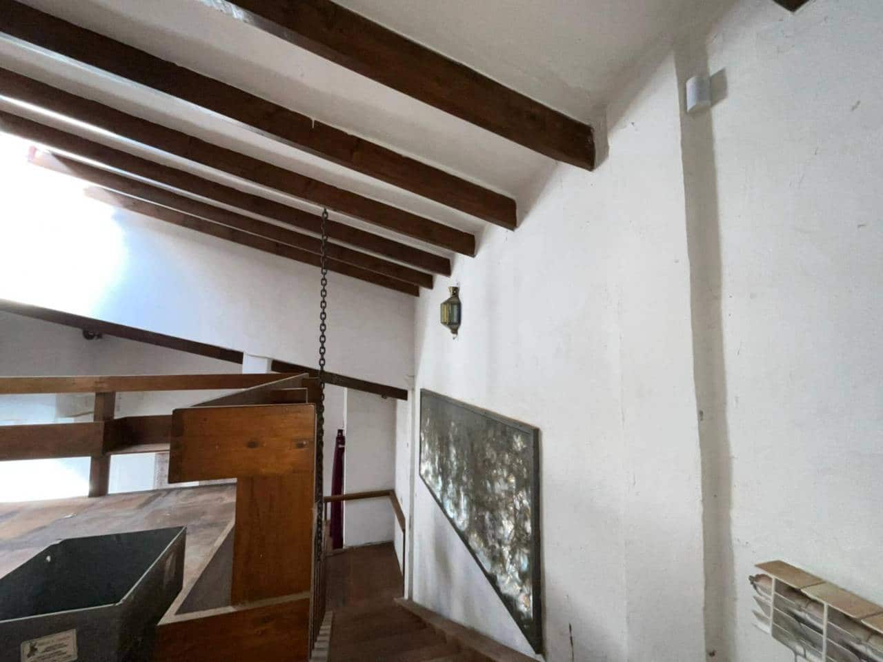 3 bedroom Villa for sale in Los Llanos de Aridane with garage - € 380,000 (Ref: 9460930)