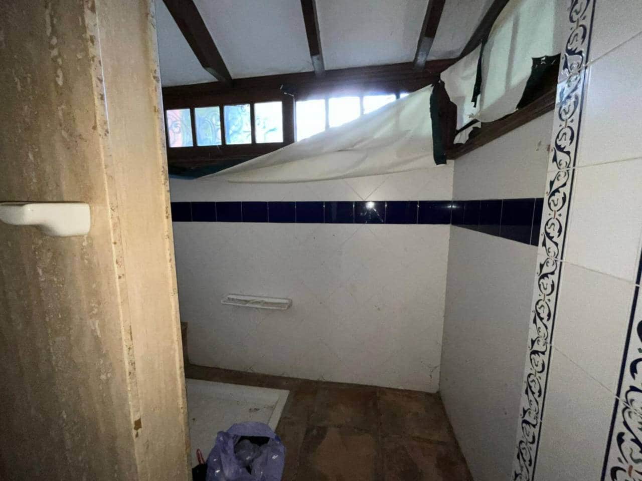 3 bedroom Villa for sale in Los Llanos de Aridane with garage - € 380,000 (Ref: 9460930)