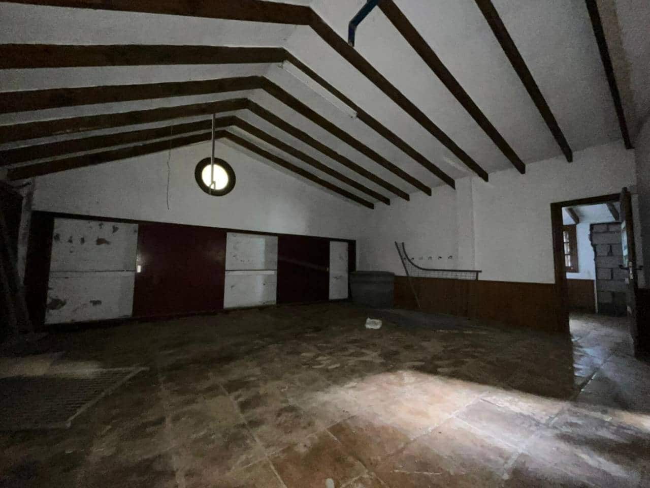 3 bedroom Villa for sale in Los Llanos de Aridane with garage - € 380,000 (Ref: 9460930)