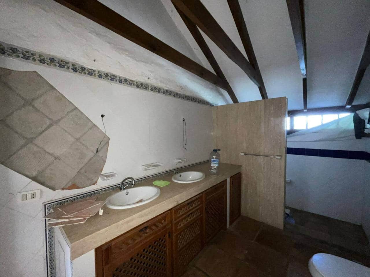 3 bedroom Villa for sale in Los Llanos de Aridane with garage - € 380,000 (Ref: 9460930)