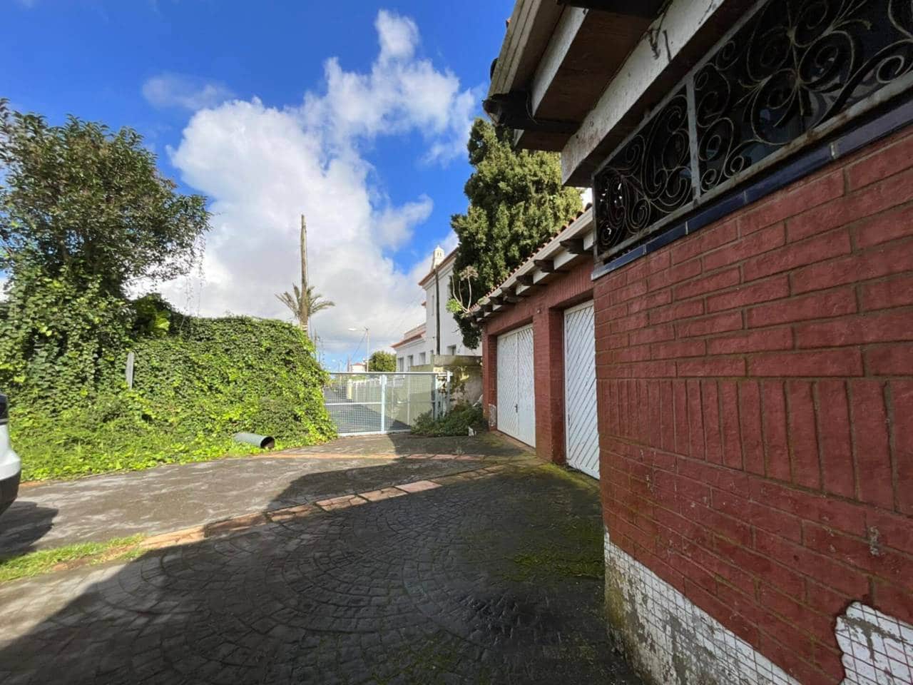 3 bedroom Villa for sale in Los Llanos de Aridane with garage - € 380,000 (Ref: 9460930)