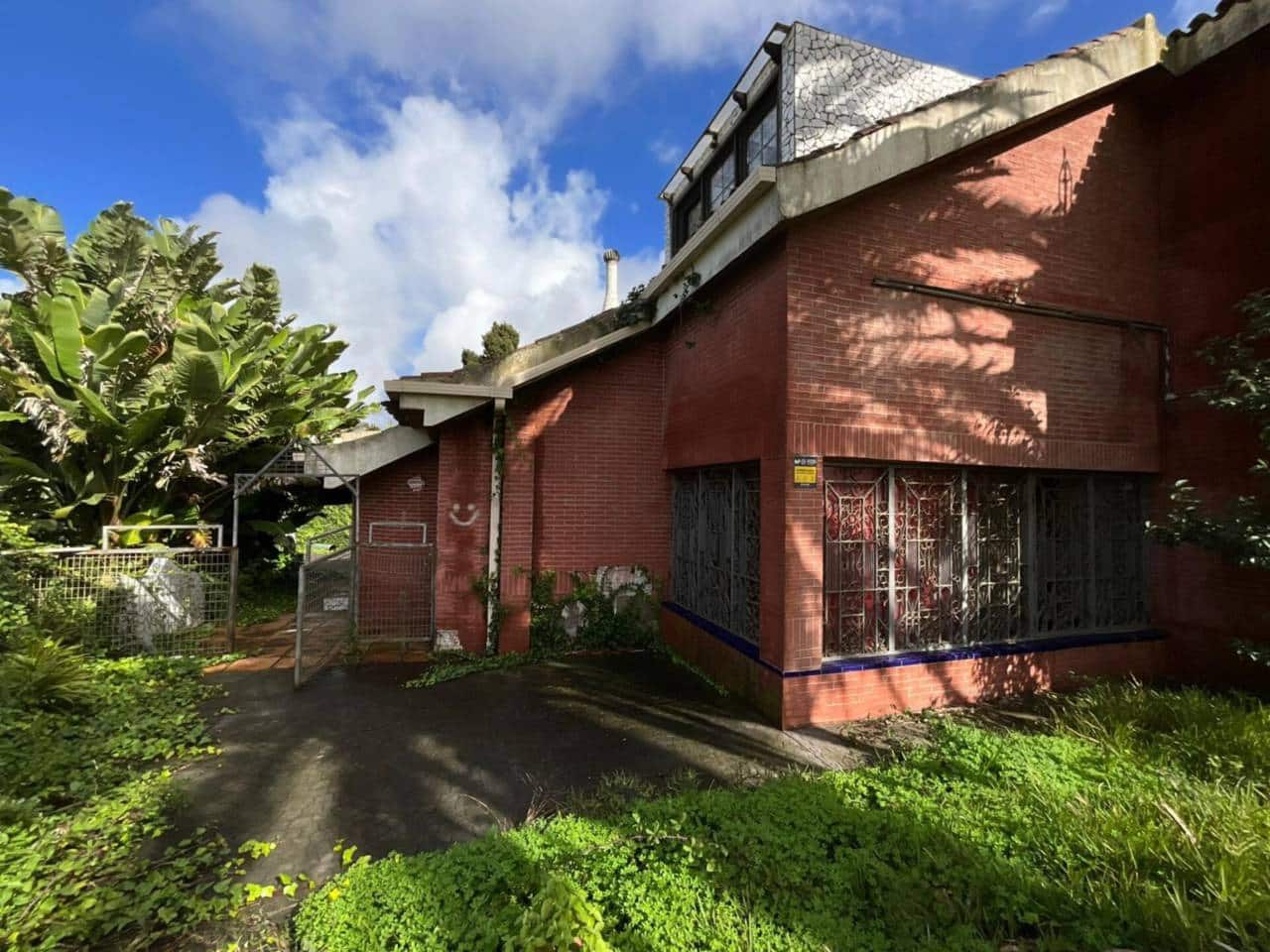 3 bedroom Villa for sale in Los Llanos de Aridane with garage - € 380,000 (Ref: 9460930)