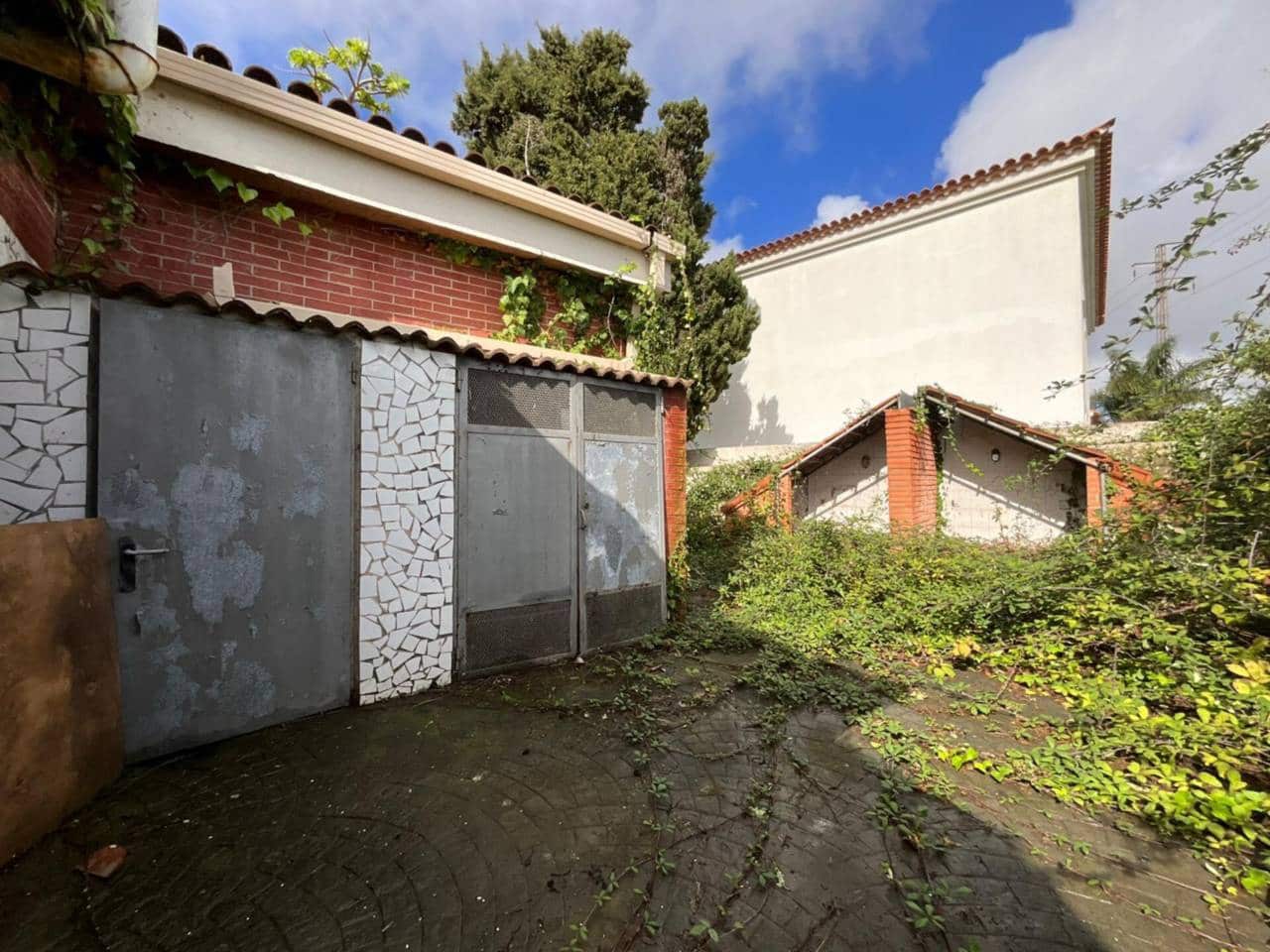 3 bedroom Villa for sale in Los Llanos de Aridane with garage - € 380,000 (Ref: 9460930)