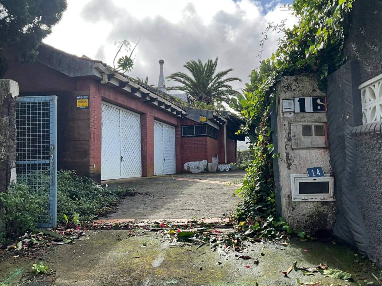 3 bedroom Villa for sale in Los Llanos de Aridane with garage - € 380,000 (Ref: 9460930)