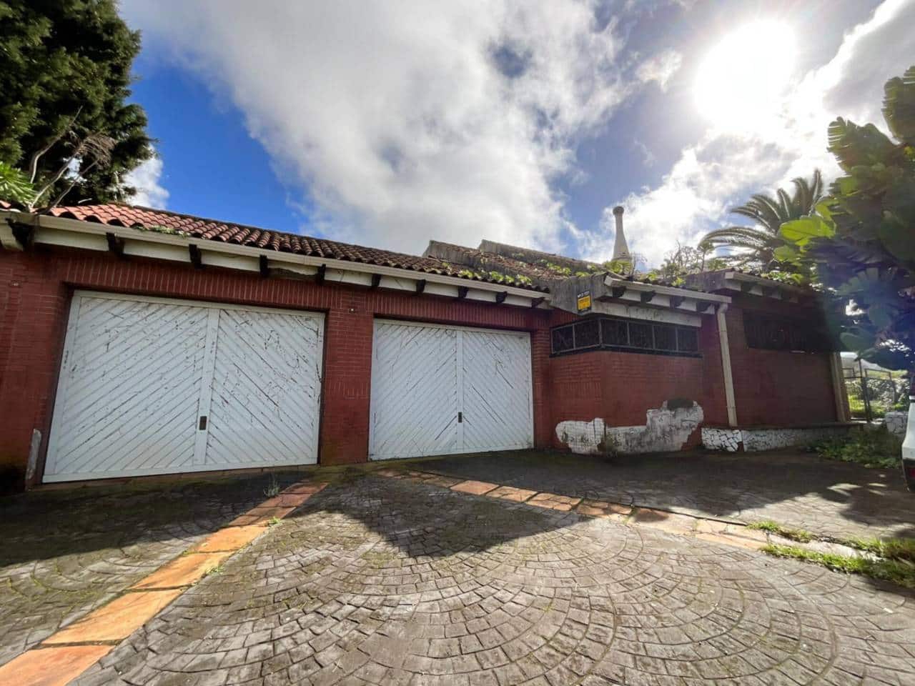 3 bedroom Villa for sale in Los Llanos de Aridane with garage - € 380,000 (Ref: 9460930)