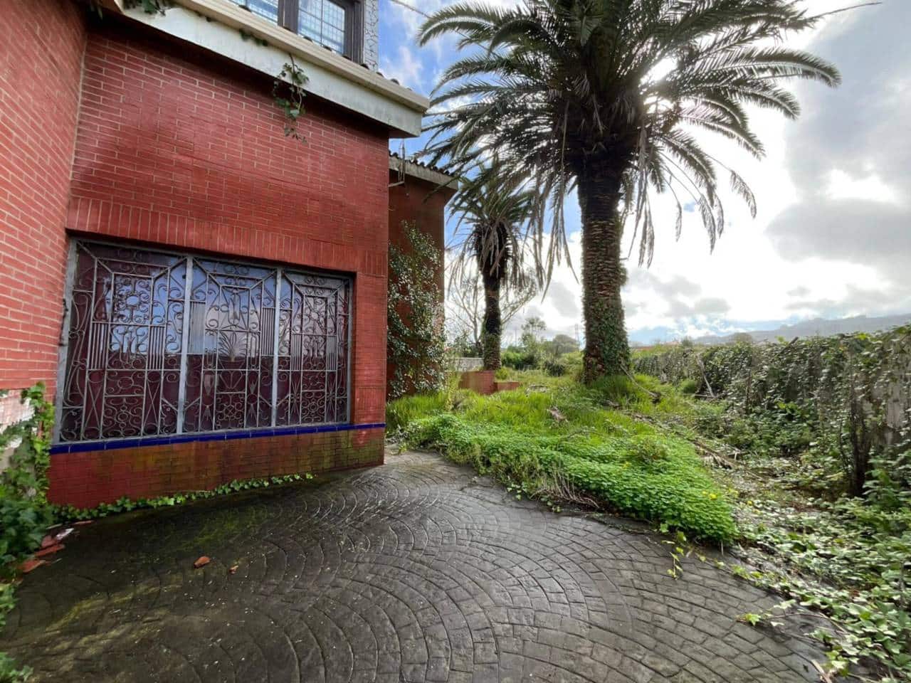 3 bedroom Villa for sale in Los Llanos de Aridane with garage - € 380,000 (Ref: 9460930)