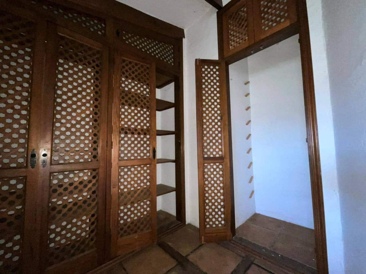 3 bedroom Villa for sale in Los Llanos de Aridane with garage - € 380,000 (Ref: 9460930)