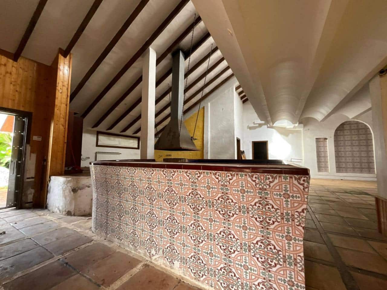 3 bedroom Villa for sale in Los Llanos de Aridane with garage - € 380,000 (Ref: 9460930)