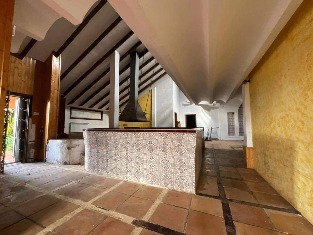 3 bedroom Villa for sale in Los Llanos de Aridane with garage - € 380,000 (Ref: 9460930)