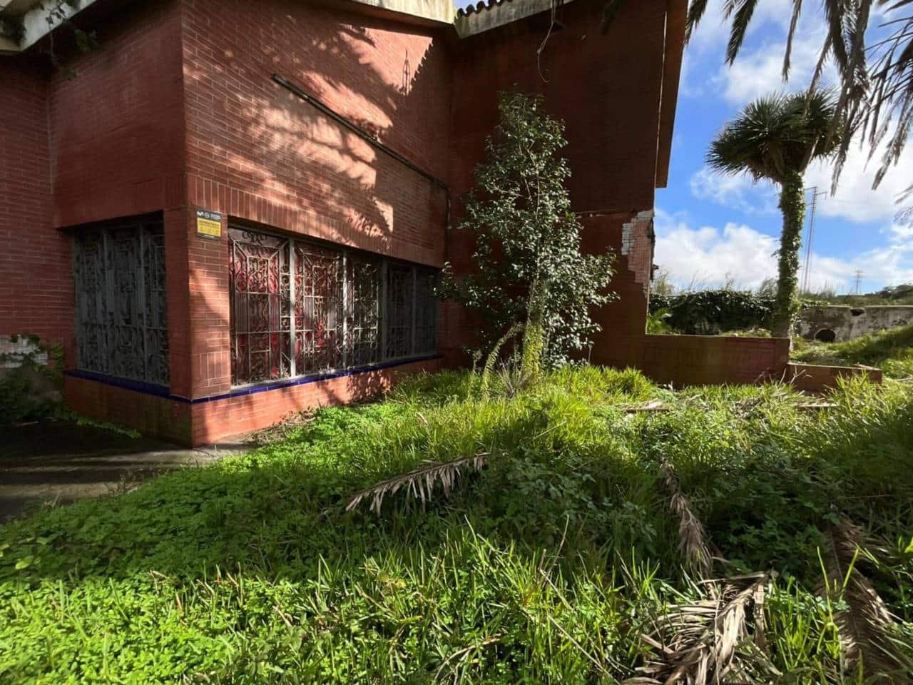 3 bedroom Villa for sale in Los Llanos de Aridane with garage - € 380,000 (Ref: 9460930)