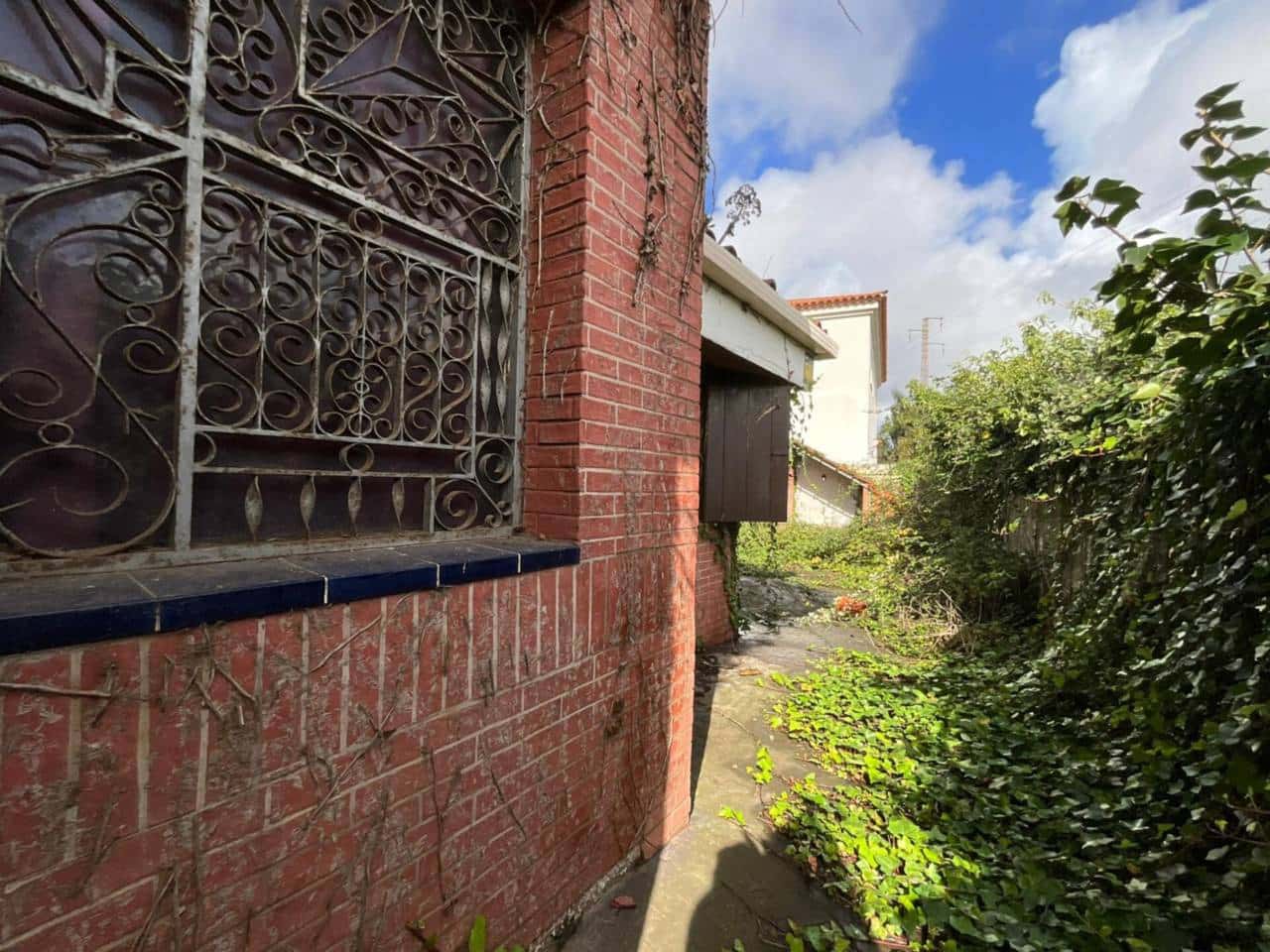 3 bedroom Villa for sale in Los Llanos de Aridane with garage - € 380,000 (Ref: 9460930)