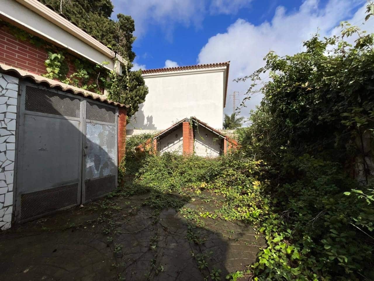 3 bedroom Villa for sale in Los Llanos de Aridane with garage - € 380,000 (Ref: 9460930)