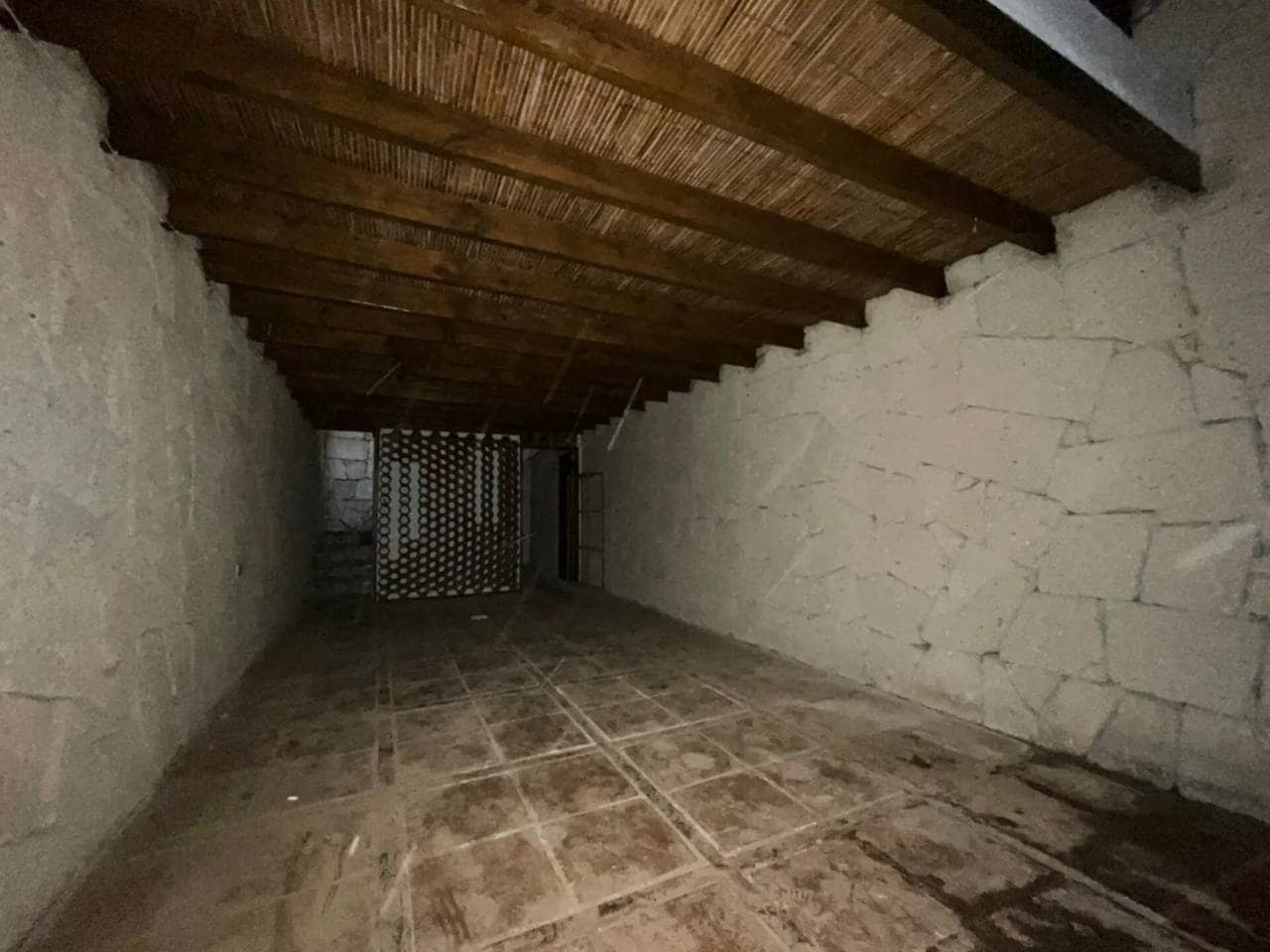 3 bedroom Villa for sale in Los Llanos de Aridane with garage - € 380,000 (Ref: 9460930)