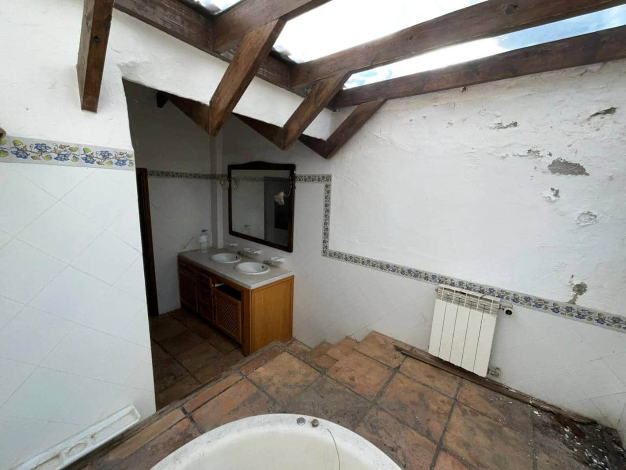 3 bedroom Villa for sale in Los Llanos de Aridane with garage - € 380,000 (Ref: 9460930)