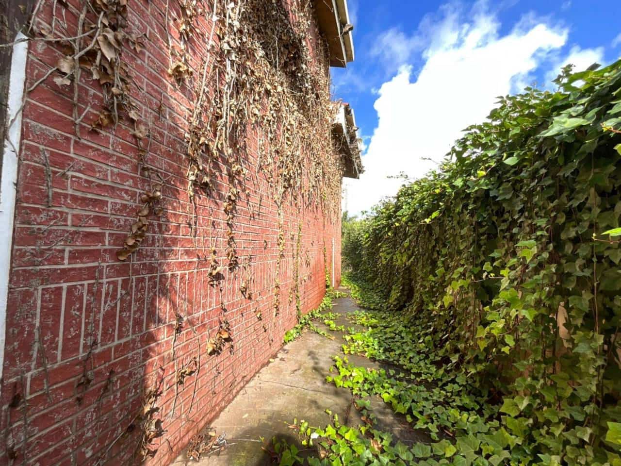 3 bedroom Villa for sale in Los Llanos de Aridane with garage - € 380,000 (Ref: 9460930)