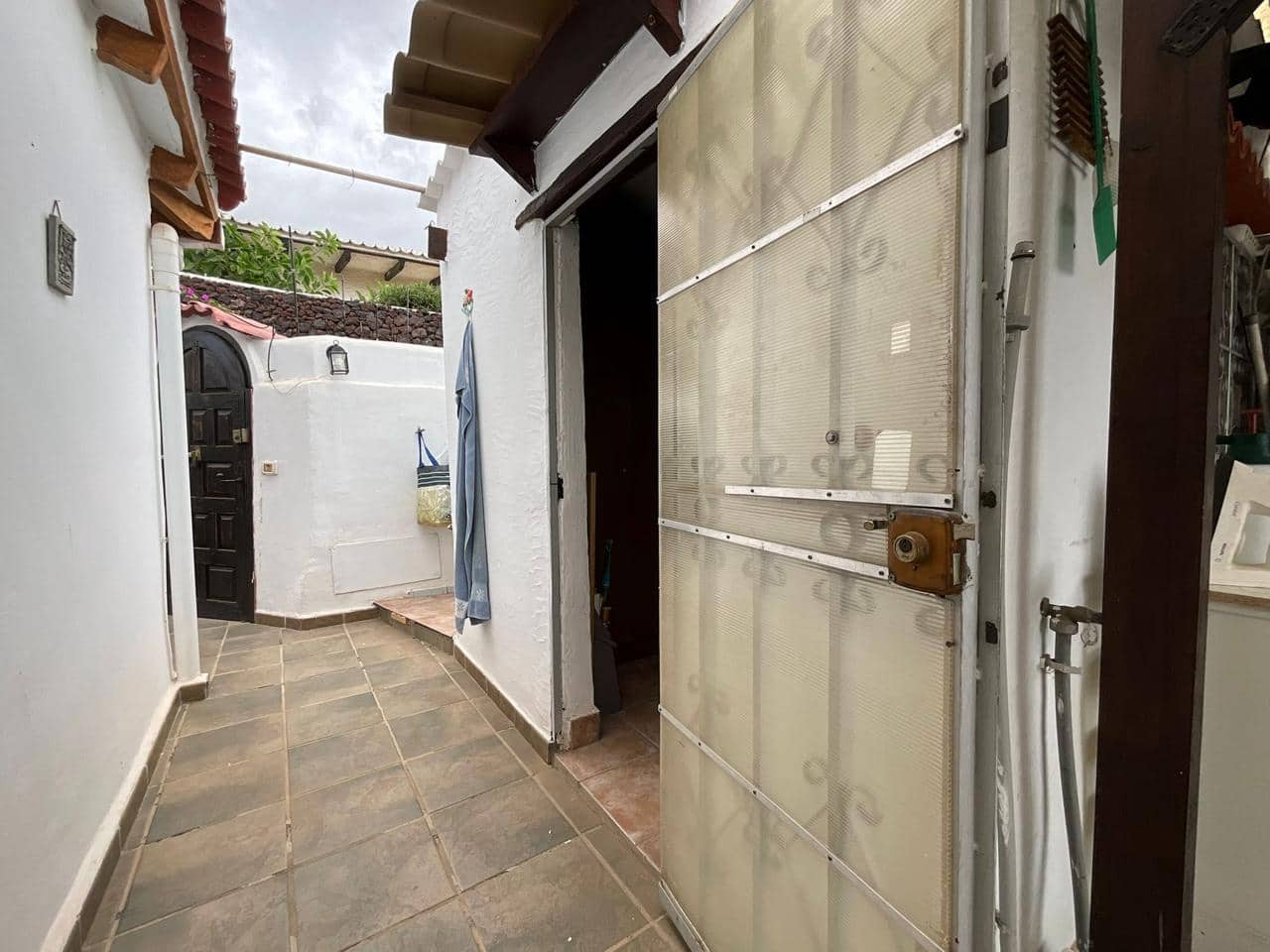 2 bedroom Bungalow for sale in Costa Adeje - € 460,000 (Ref: 9603589)