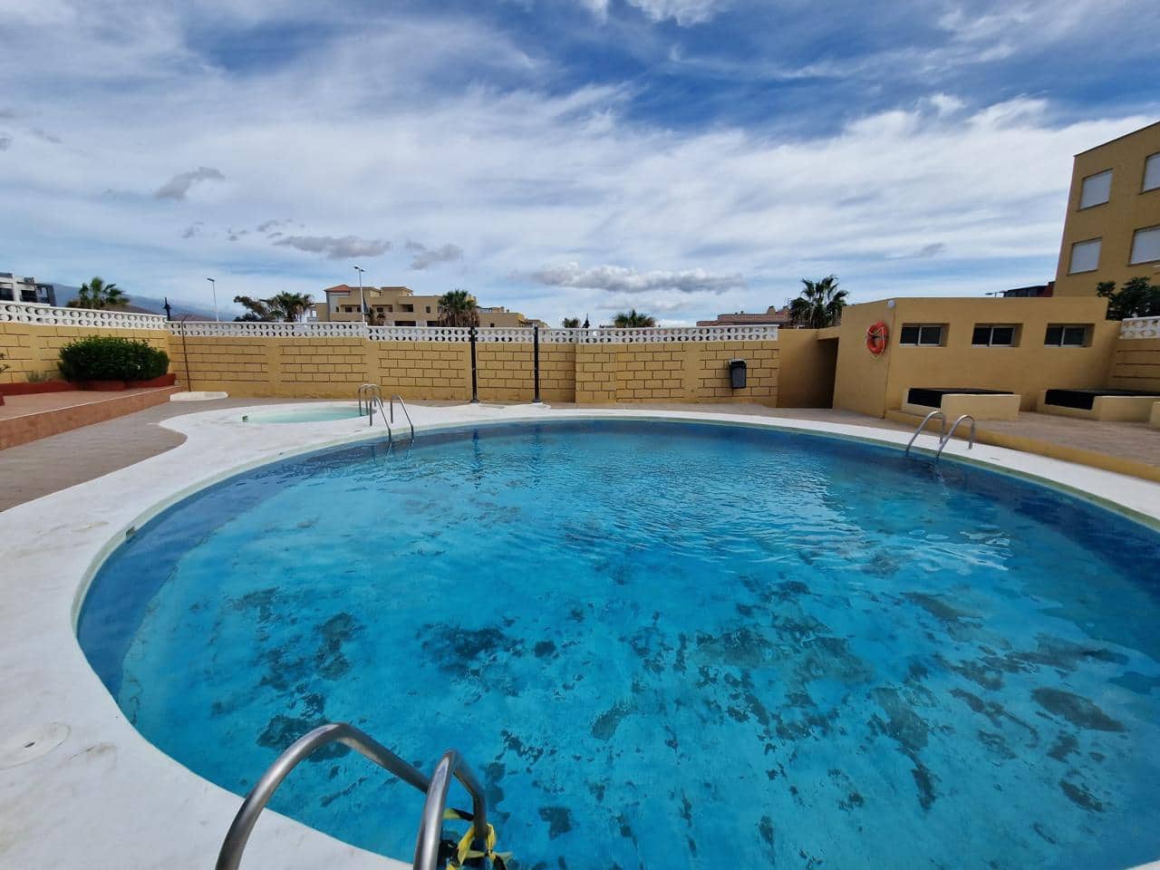 3 bedroom Flat for sale in El Medano with garage - € 380,000 (Ref: 9603590)