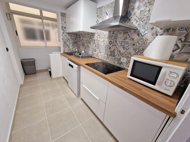 3 soverom Leilighet til salgs i El Medano, Granadilla de Abona med garasje - € 380 000 (Ref: 9603590)