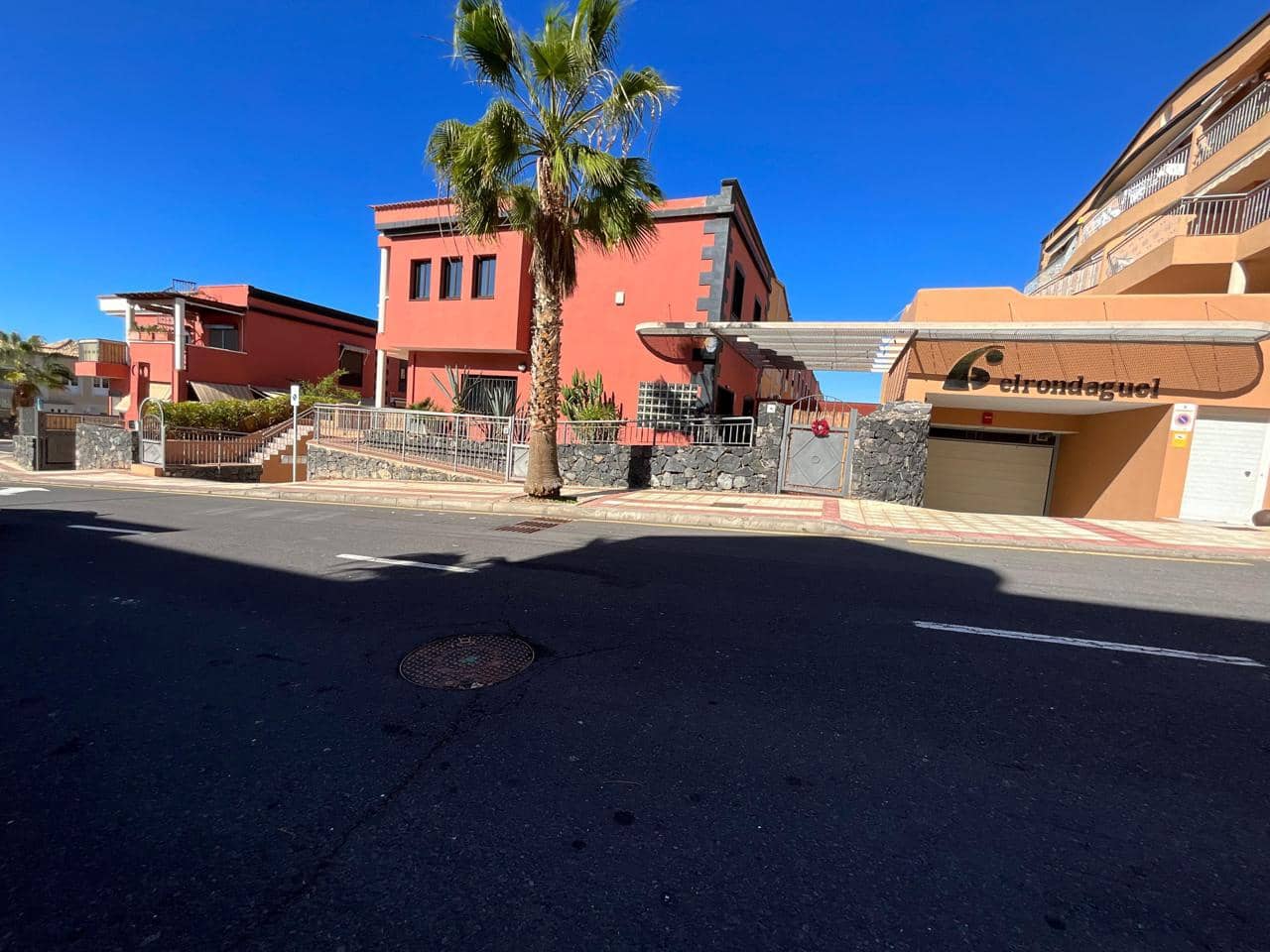 3 bedroom Villa for sale in Adeje with pool garage - € 780,000 (Ref: 9607063)