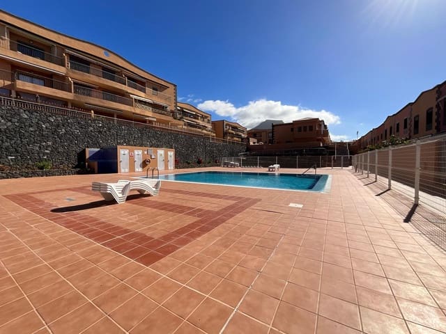 Chalet de 3 habitaciones en Casco Urbano, Adeje en venta con piscina garaje - 780.000 € (Ref: 9607063)
