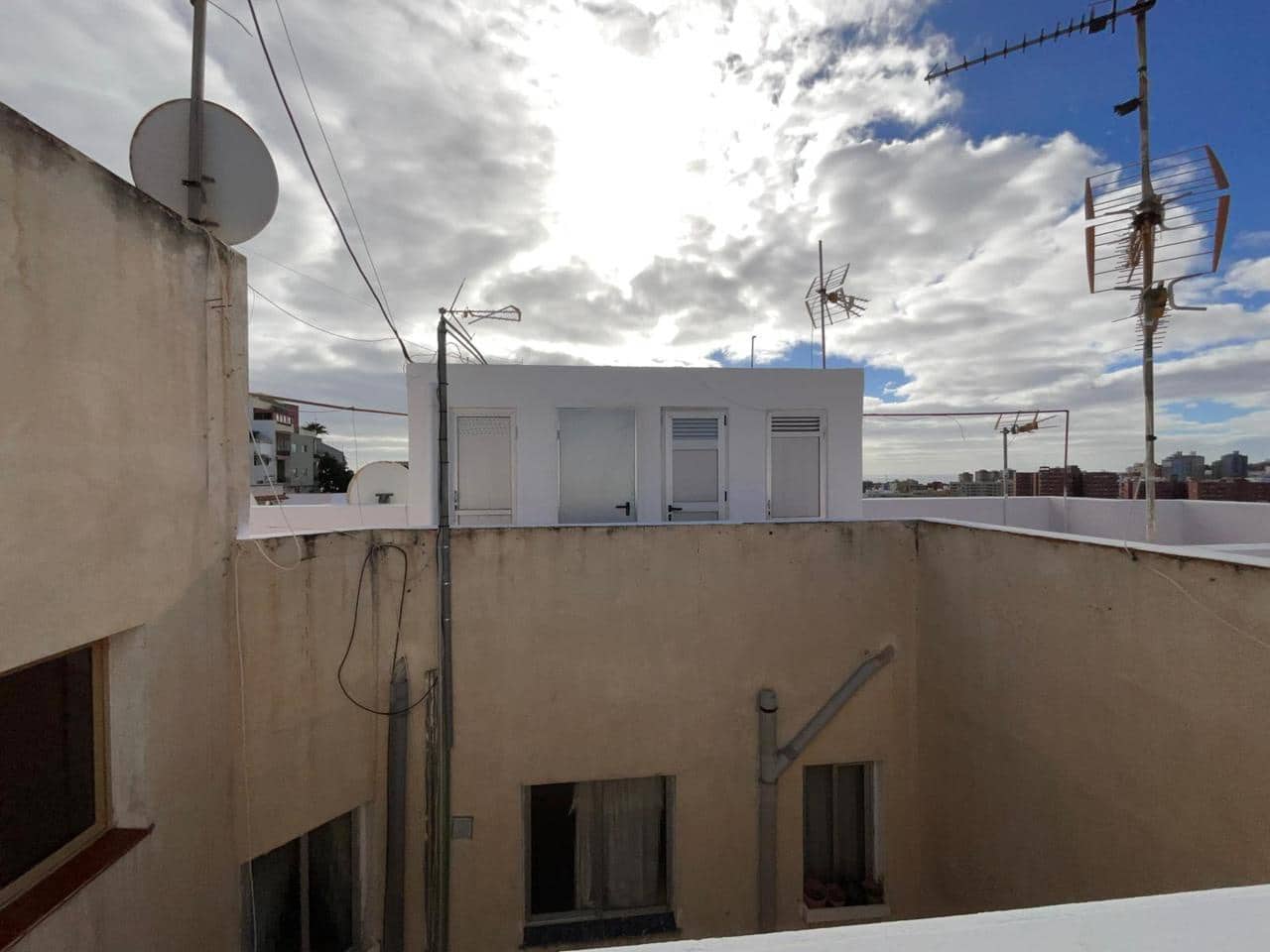 Piso de 3 habitaciones en Santa Cruz de Tenerife en venta - 160.000 € (Ref: 9614205)