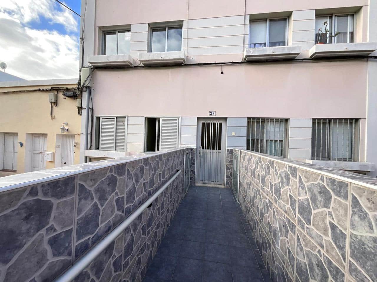 Piso de 3 habitaciones en Santa Cruz de Tenerife en venta - 160.000 € (Ref: 9614205)