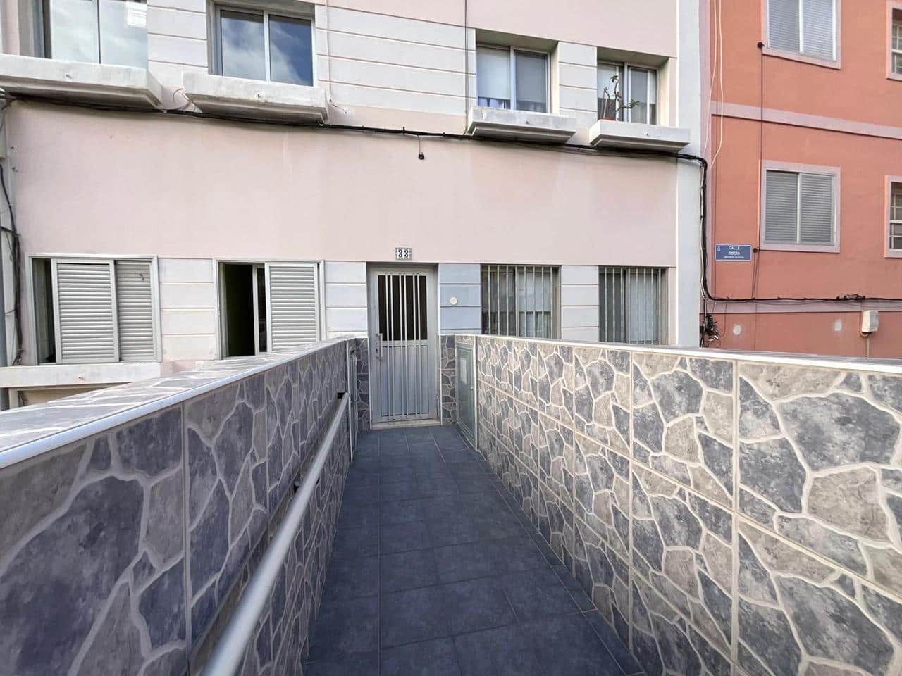 Piso de 3 habitaciones en Santa Cruz de Tenerife en venta - 160.000 € (Ref: 9614205)