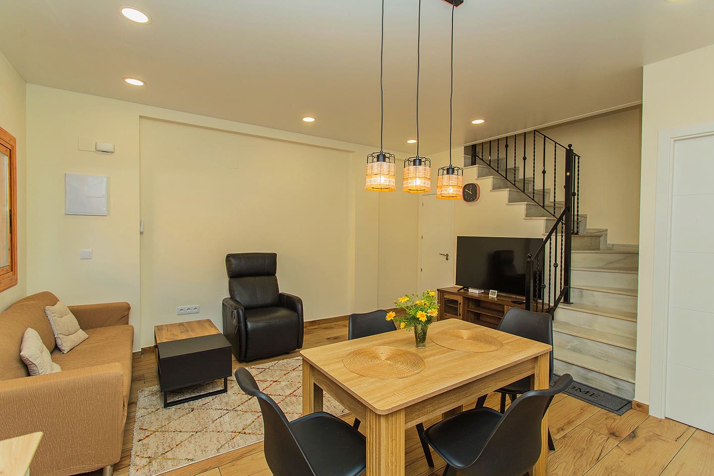 2 bedroom Townhouse for rent in La Mata with pool - € 800 (Ref: 9394385)