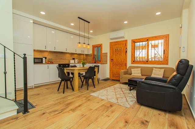 2 bedroom Townhouse for rent in Los Europeos, Torrevieja with pool - € 800 (Ref: 9394385)