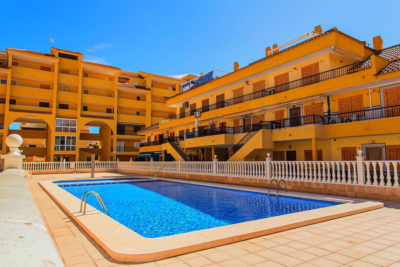 2 bedroom Townhouse for rent in La Mata with pool - € 800 (Ref: 9394385)