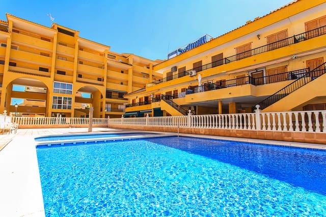 2 bedroom Townhouse for rent in Los Europeos, Torrevieja with pool - € 800 (Ref: 9394385)