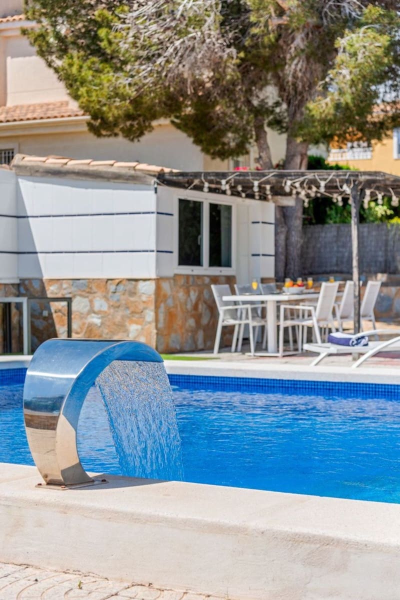 4 sovrum Villa till salu i Pinar de Campoverde med pool - 699 000 € (Ref: 9416235)