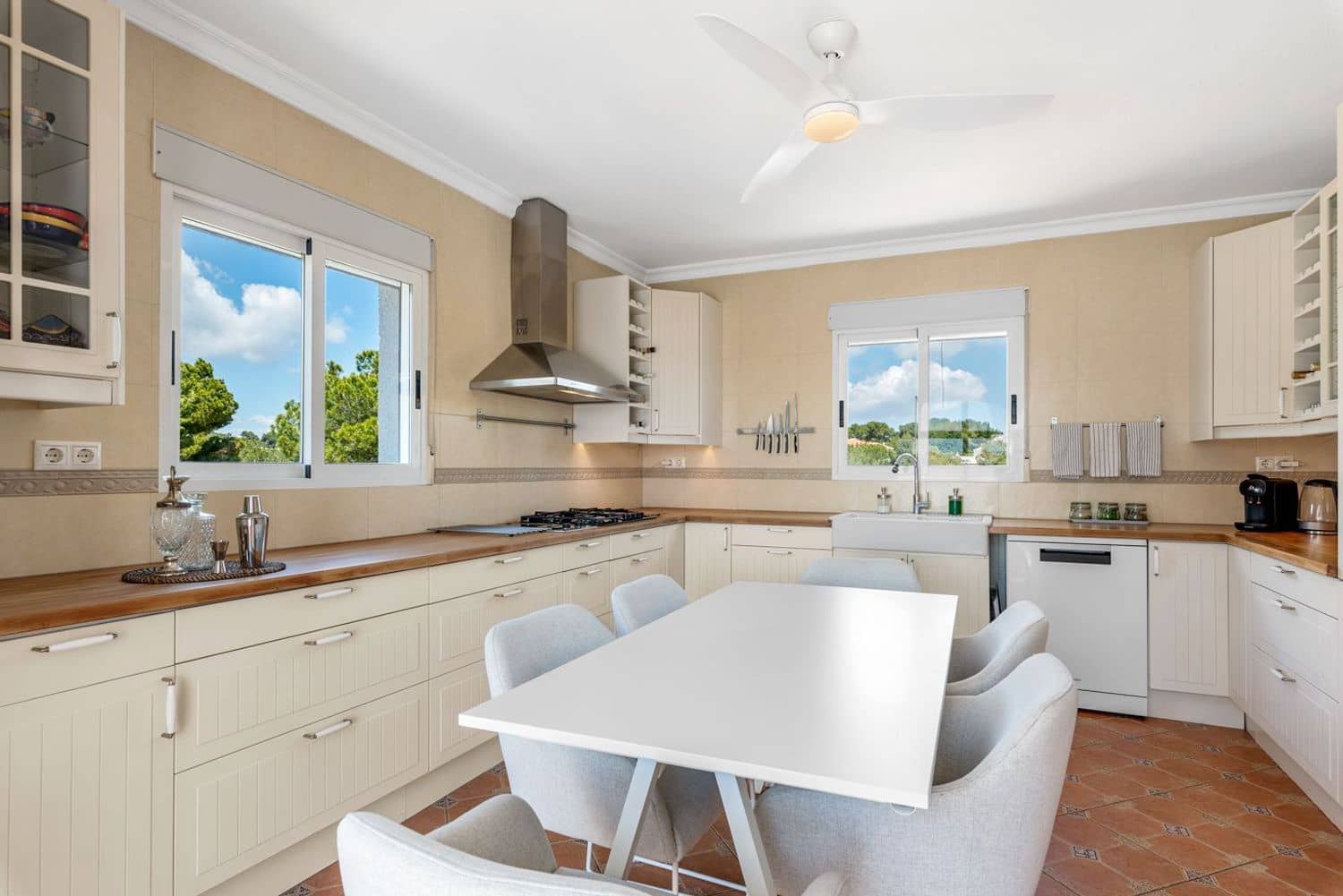 4 bedroom Villa for sale in Pinar de Campoverde with pool garage - € 699,000 (Ref: 9416235)