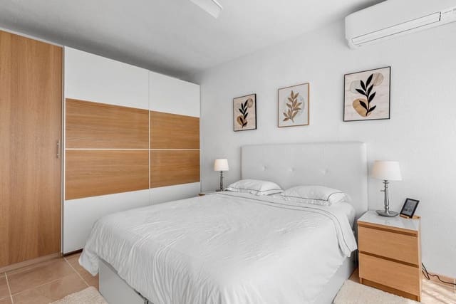 4 makuuhuone Huvila myytävänä paikassa Pinar de Campoverde, Pilar de la Horadada mukana uima-altaan 
autotalli - 699 000 € (Ref: 9416235)