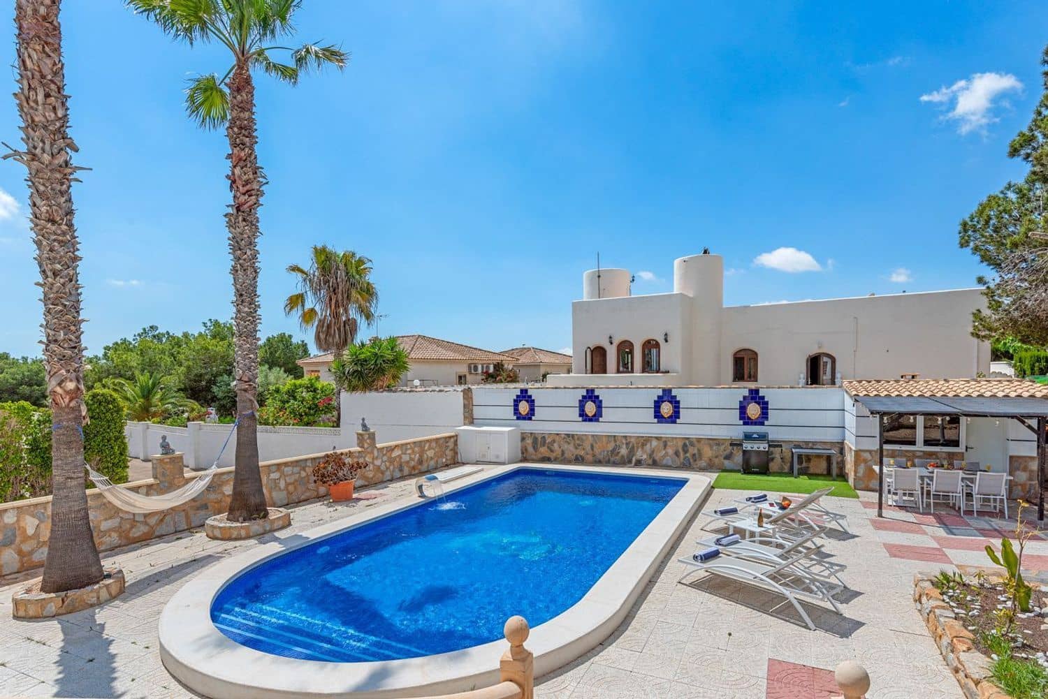 4 bedroom Villa for sale in Pinar de Campoverde with pool garage - € 699,000 (Ref: 9416235)