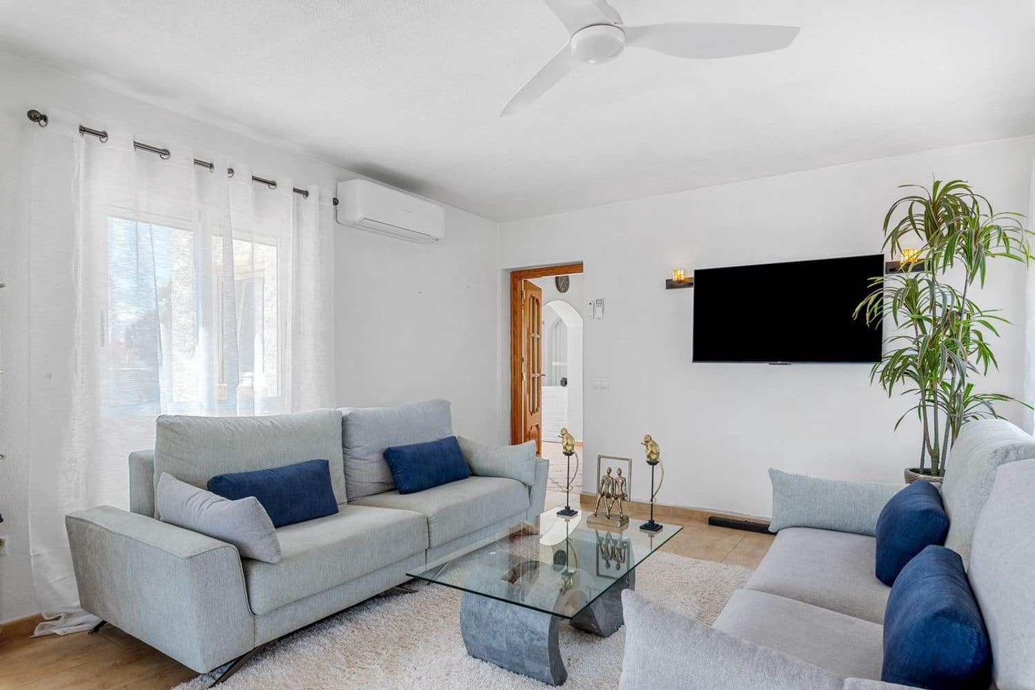 4 bedroom Villa for sale in Pinar de Campoverde with pool garage - € 699,000 (Ref: 9416235)