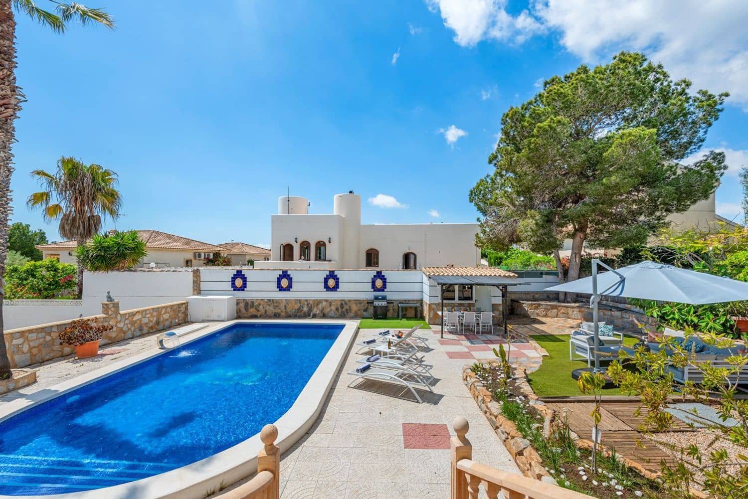 4 bedroom Villa for sale in Pinar de Campoverde with pool garage - € 699,000 (Ref: 9416235)
