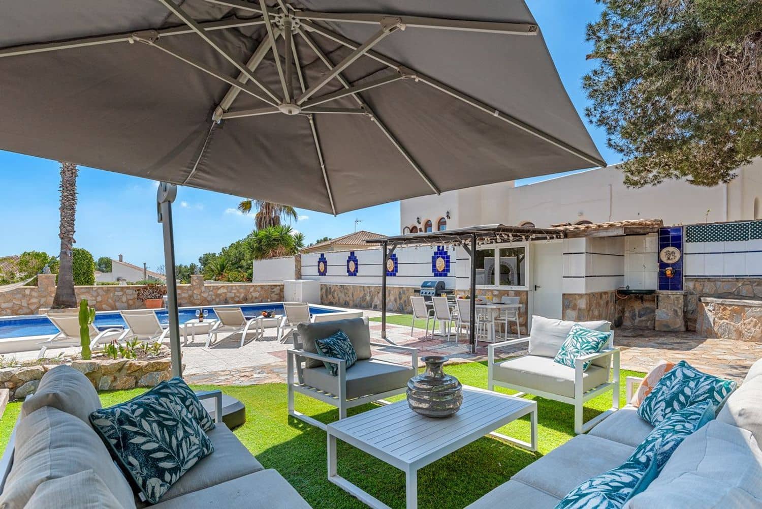 4 bedroom Villa for sale in Pinar de Campoverde with pool garage - € 699,000 (Ref: 9416235)