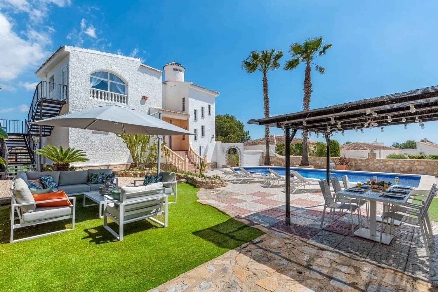 4 bedroom Villa for sale in Pinar de Campoverde with pool garage - € 699,000 (Ref: 9416235)
