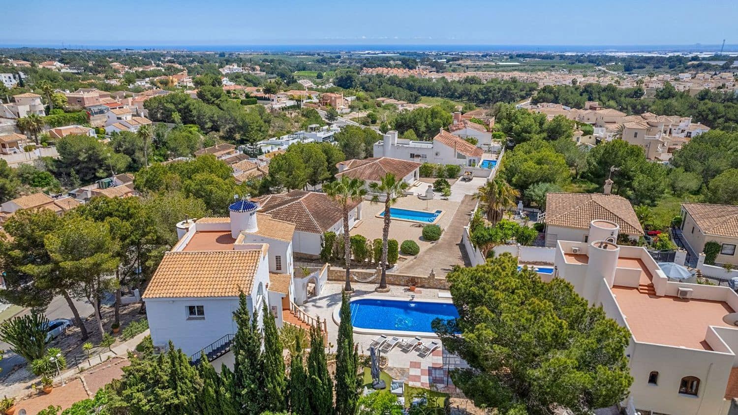 4 bedroom Villa for sale in Pinar de Campoverde with pool garage - € 699,000 (Ref: 9416235)