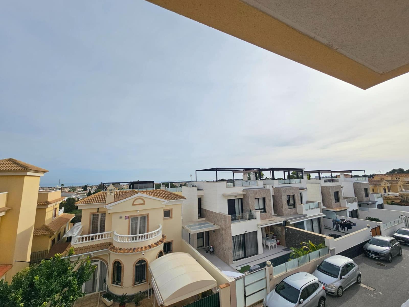 2 makuuhuone Huoneisto myytävänä paikassa Orihuela Costa mukana uima-altaan - 135 000 € (Ref: 9488403)