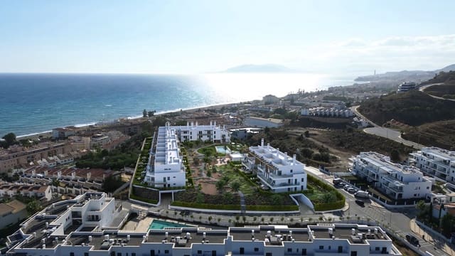 2 bedroom Apartment for sale in Torre de Benagalbon, Rincón de la Victoria with pool - € 389,000 (Ref: 9388656)